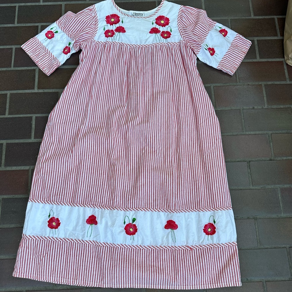 Expressions vintage inspired 100% cotton patio dress in red and white size M